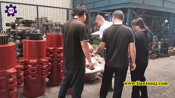 貴陽彭總開展刮板機(jī)配件業(yè)務(wù)，來我廠考察參觀！