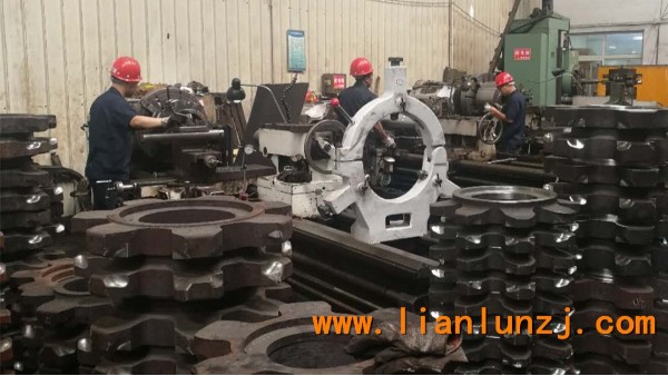 轉(zhuǎn)載機(jī)配件加工完成，客戶到廠提貨